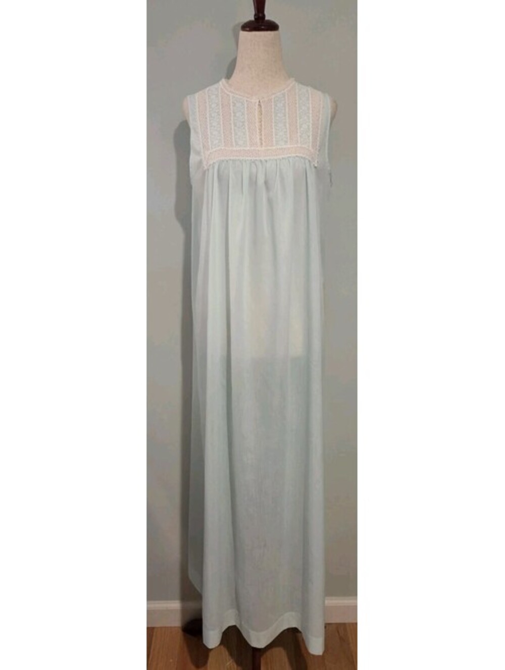 Barbizon Small Turquoise Long Sleeveless Nightgown Vintage Embroidered